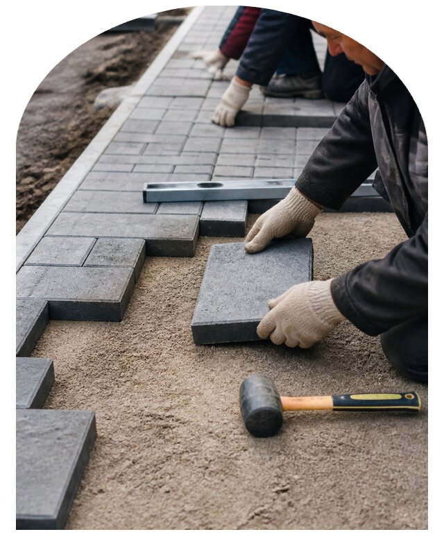 Укладка полимерпесчаной плитки под ключ на участке в Скопине